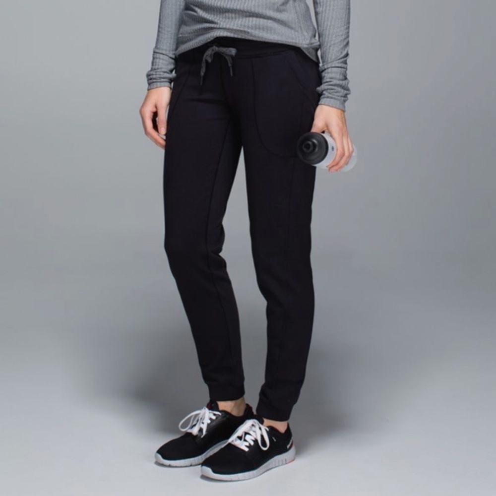Lululemon Base Runner Pant in Black, Size 4